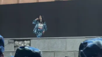 超大胸部的学妹军训跳舞走光露出大奶.MP4