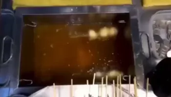 台湾妹子的奶子是真好吃，这是掌握了流量密码了，知道怎么样客户才喜欢，生意肯定红红火火