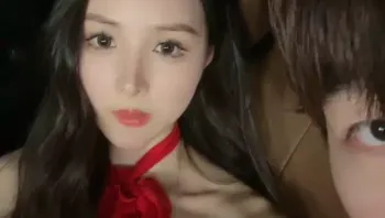 国产美腿女王车内调教小鲜肉弟弟舔裸足-语言羞辱