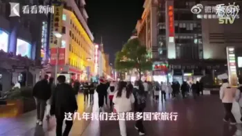 看看在外国人眼里中国过新年是怎么样子的，还是都非常开心的，吃得多，穿的好，主要是还十分安全