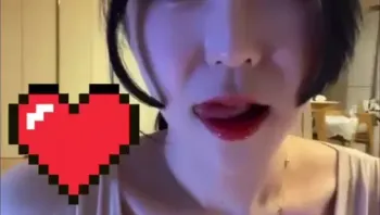 口水流的这么多？真淫荡！.MP4