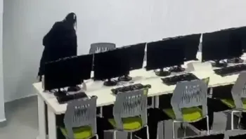 郑州商学院教室情侣做爱.MP4