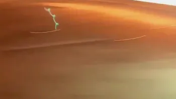 看看放烟花失误反炸自己的瞬间，看到都想笑