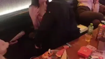 富婆们又出来点小奶狗了，要是有这种事不要钱也可以去，妹子还挺漂亮