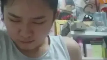 巨乳学生自慰中