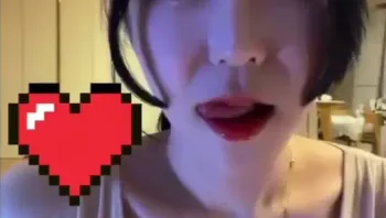 美女这口活怎么样，水多，含住你弟弟你肯定爽飞了吧！