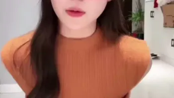 美女主播都教你们道理，但是自己还是要一直这样骚下去，这样大哥大姐才会越来越多