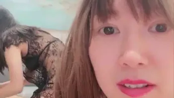 3个淫妇太疯狂，情趣内衣空姐装骚气爆棚，淫声浪语可怜小伙这是掉进了盘丝洞，晚上看来要被骚货榨取干