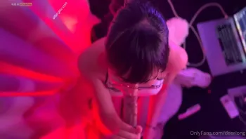 deerlong   反差的眼镜娘口交眼神太骚了 必须颜射在脸上！.MP4