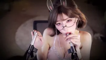 AMSR 虎牙张爱玲 声优主播，很骚，女友感，后期还整上阿黑颜了，高潮脸翻白眼2