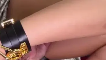 EdMosaic 新品美乳Wenhsin的新玩具被栓狗链的母狗