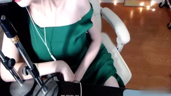 ASMR 婉儿别闹 和姐姐的身体接触，微喘舔耳最致命