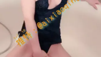 艾小青 高价私拍福利 浴缸道具自慰插肛 棒棒糖自慰后再吃