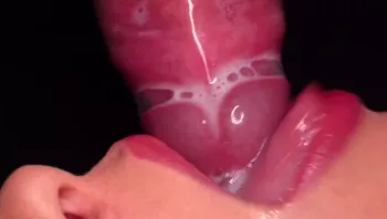 SweetheartKiss  asmr  视角清奇 咬破避孕套，零距离观察口爆性爱射精瞬间合集9.MP4