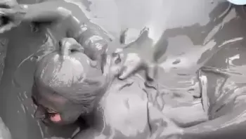 一种全新的体验 泥浆浴.MP4