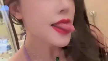 芷仪G宝 浴室淫语挑逗