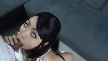 新加坡Xreindeers 当她的脸上沾满精液时 她看起来更漂亮了